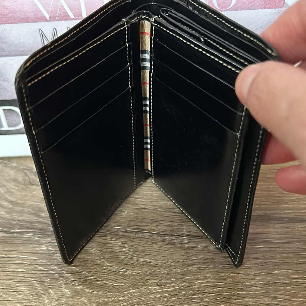 EUC Burberry black leather compact wallet - Picture 4 of 7